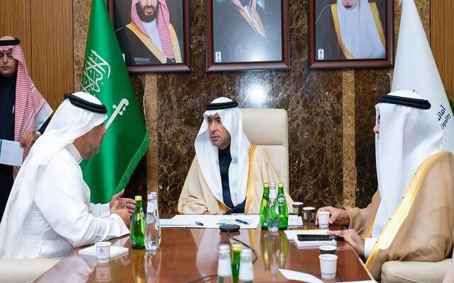 وزير الإسكان يدشن عدداً من المشاريع التنموية بالمنطقة الشرقية
