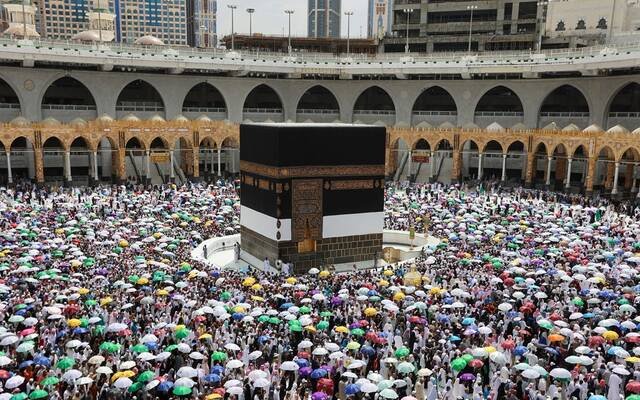 ضوابط مُشددة لحج المصريين 2025.. بينها وقف تأشيرات الزيارة