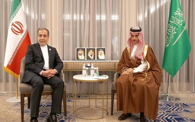 وزيرا خارجية السعودية وإيران يبحثان تعزيز العلاقات والمستجدات الإقليمية