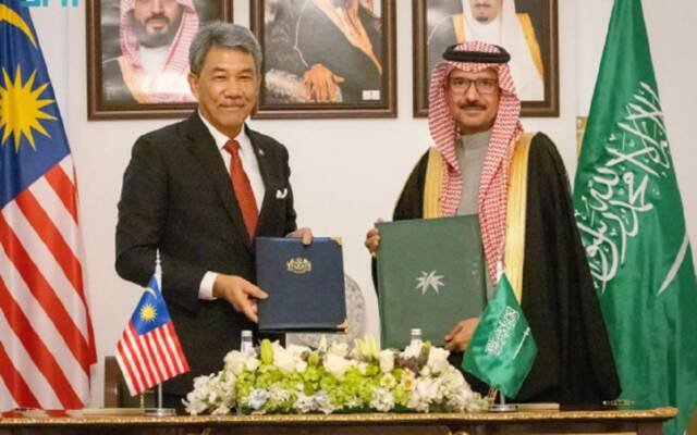 وزارة الموارد البشرية توقع مذكرة تفاهم في مجال التنمية الاجتماعية مع ماليزيا