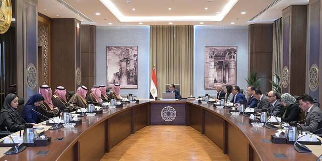 مصر والسعودية تبحثان تعزيز الاستثمار بمجالات النفط والغاز والتنقيب عن المعادن