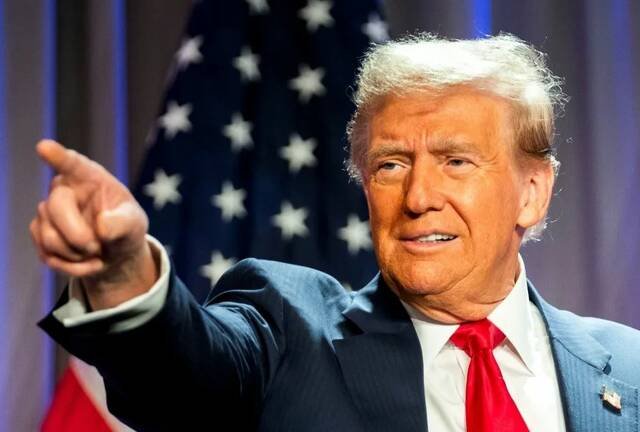 ترامب يلتقي رئيس نيتفلكس الداعم للحزب الديمقراطي