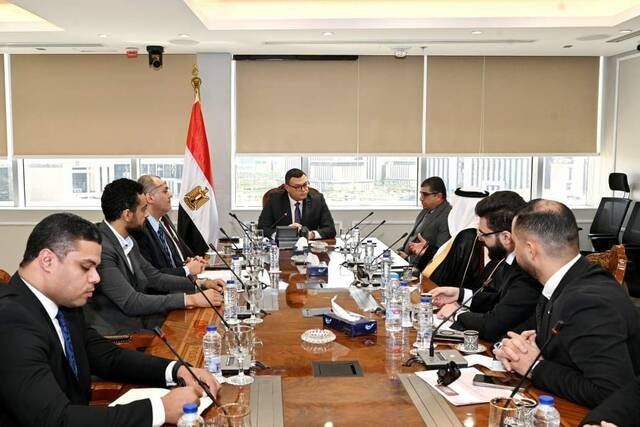 وزير الإسكان المصري يبحث مع وفد مستثمرين سعودي فرص الاستثمار
