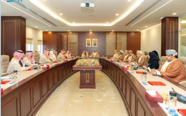 المملكة وعُمان تبحثان فرص تعزيز التعاون الاقتصادي والصناعي
