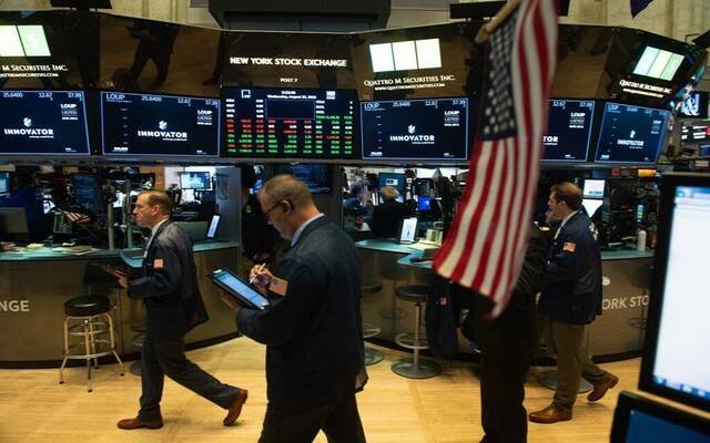 مؤشرات الأسهم الأمريكية تقلص خسائرها بنهاية تعاملات الاثنين
