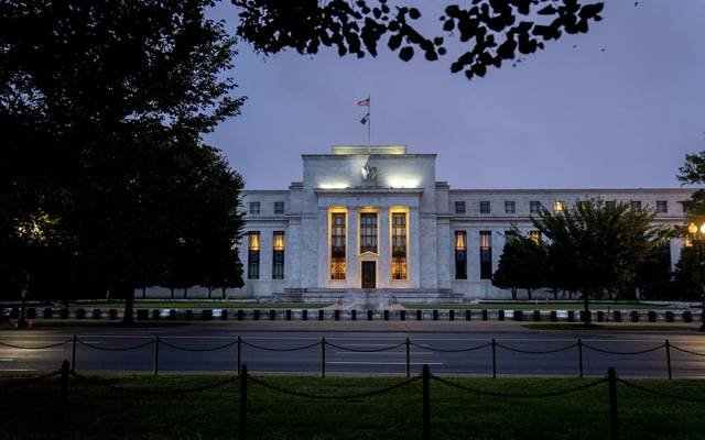 مسؤولون في الفيدرالي: استمرار مكافحة التضخم مع التركيز على سوق العمل في 2025