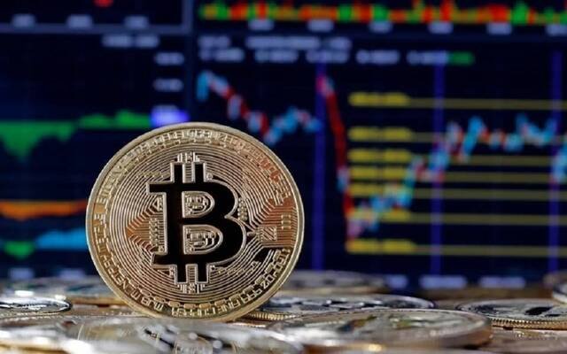 ارتفاع العملات المشفرة.. و”بتكوين” فوق 102 ألف دولار